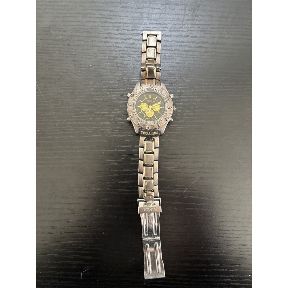 Universal Titanium Watch Women Gold Silver Tone Chronograph